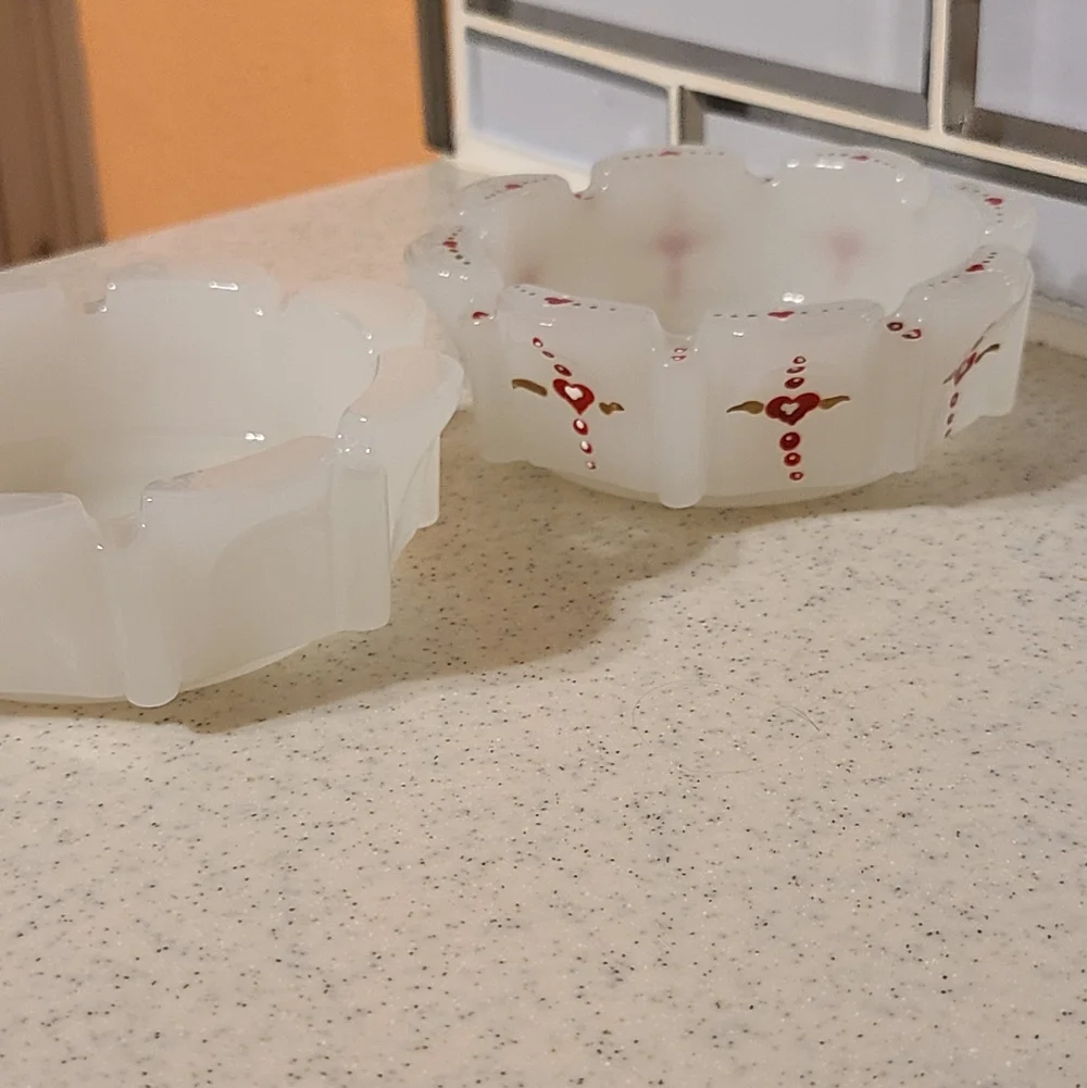 White and Floral Scalloped Ashtrays For.sale